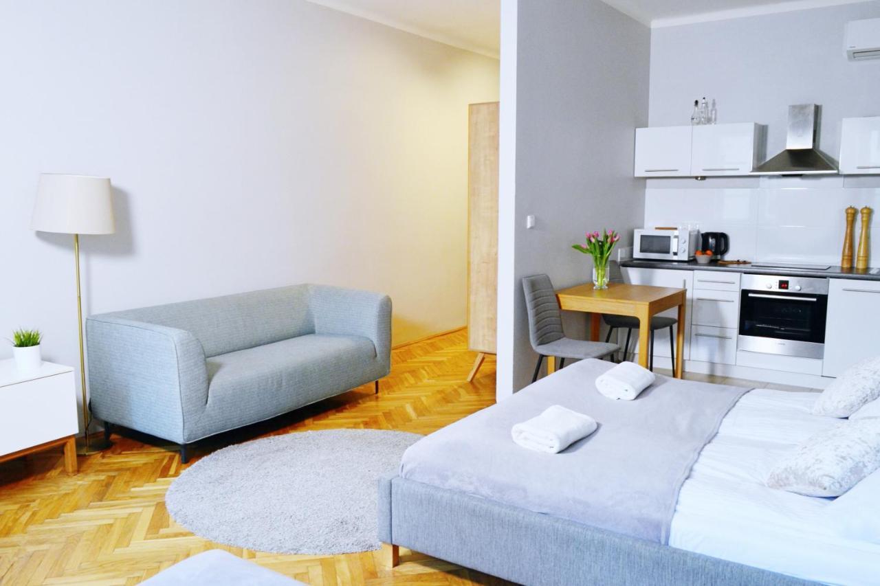 21 Florianska Street Apartahotel *